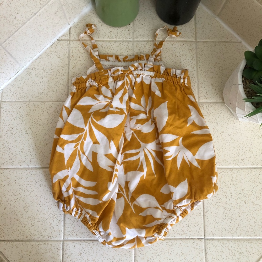 Sleeveless One-Piece bodysuits - Picture 2 of 4